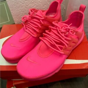 Nike Women's Bright Pink Sneakers